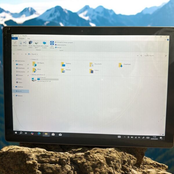 Microsoft Surface Pro 4, i5-6300, 8GB RAM, 256GB SSD, With Keyboard WIN 10 - Image 3
